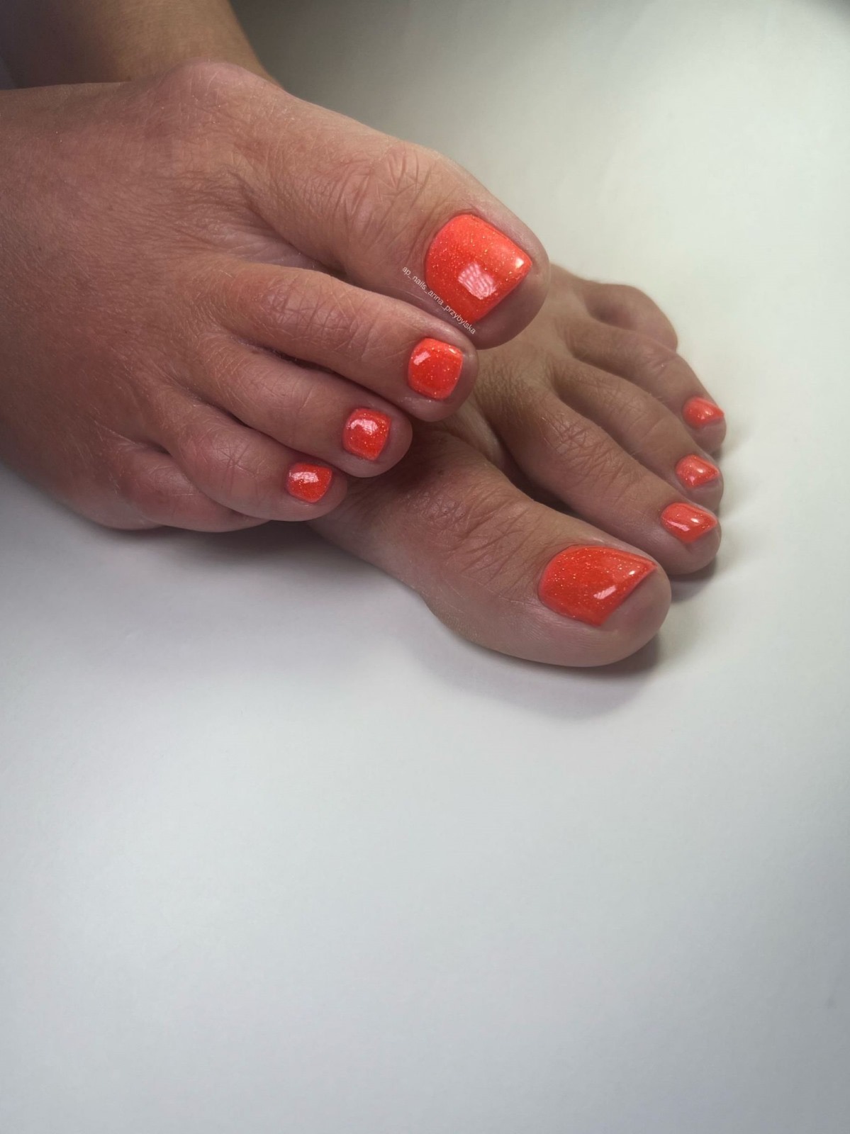 A sparkling coral pedicure by Anna